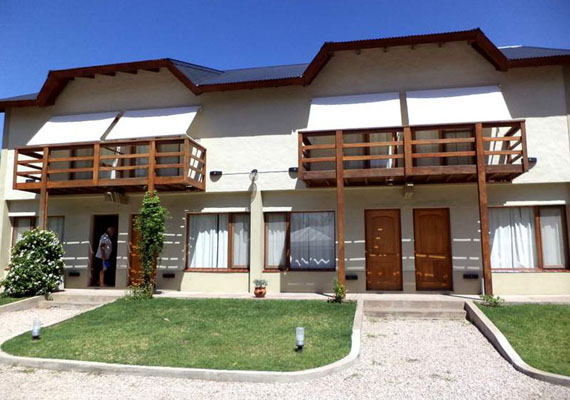 Amplios y confortables departamentos de 3 ambientes en dos plantas, totalmente equipados.